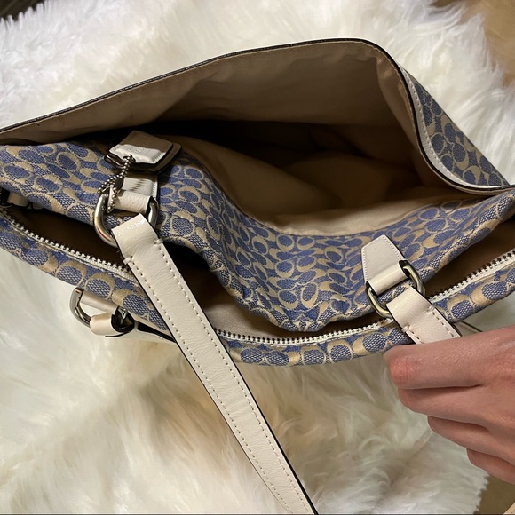 Blue, beige, and cream Coach classic print handbag - Picture 8 of 13